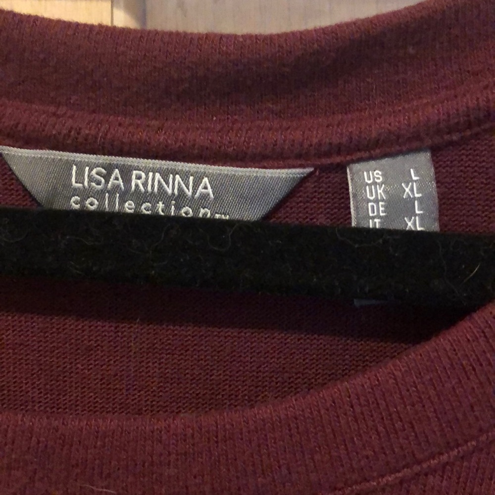 Lisa Rinna casual lightweight sweater .